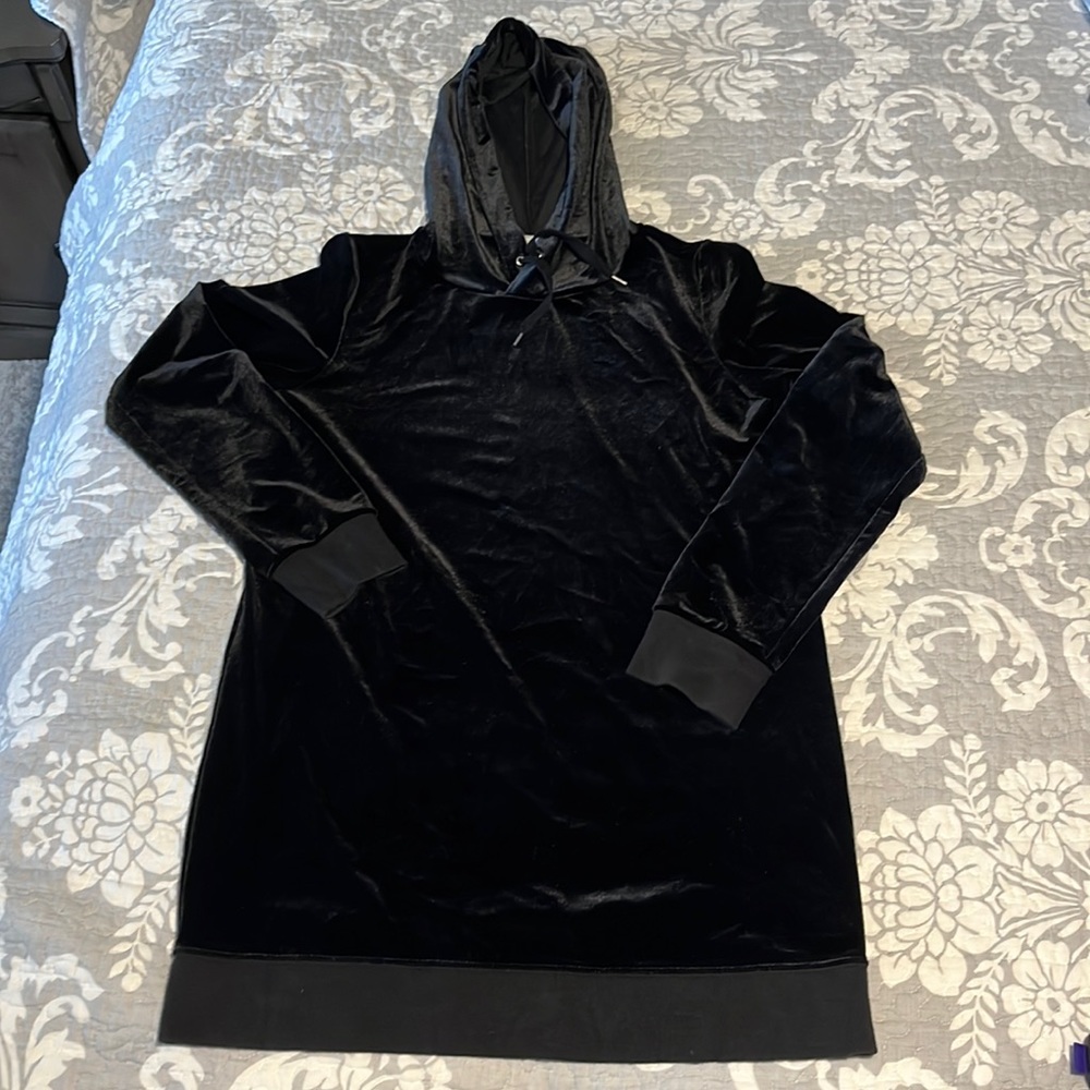 GAP Maternity: Black Velour Sweatshirt